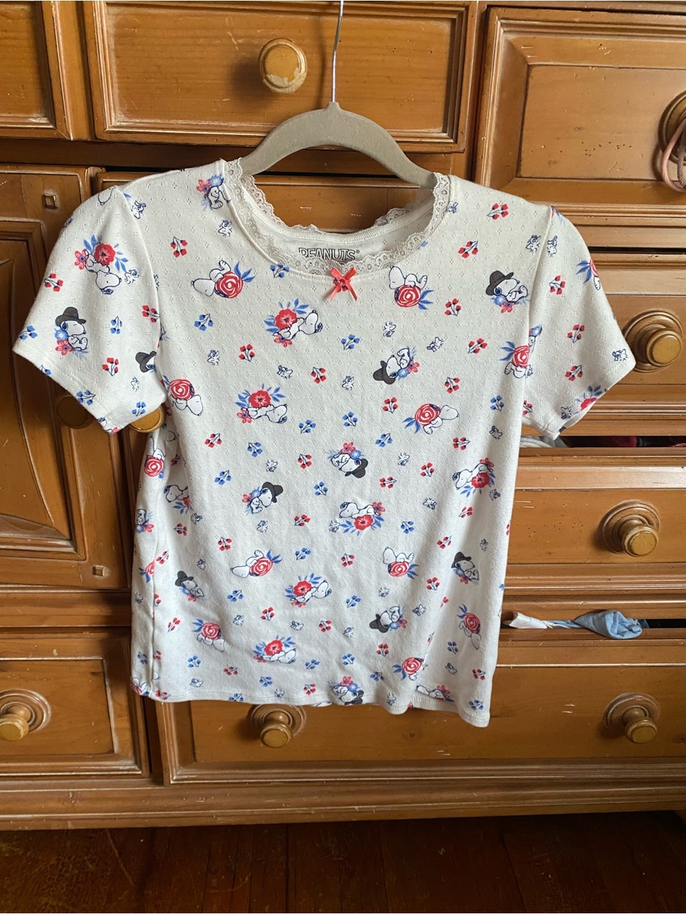 Peanuts Cream Short Sleeve Tee with Red & Blue Puppy Floral Print